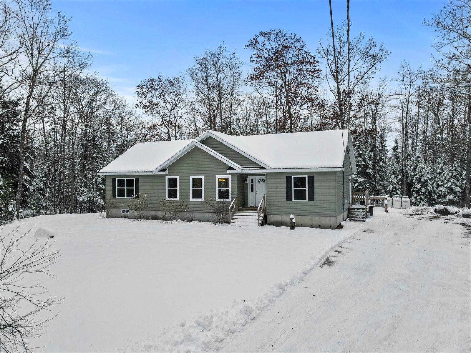 131 High Point Place, Bradley, ME 04411