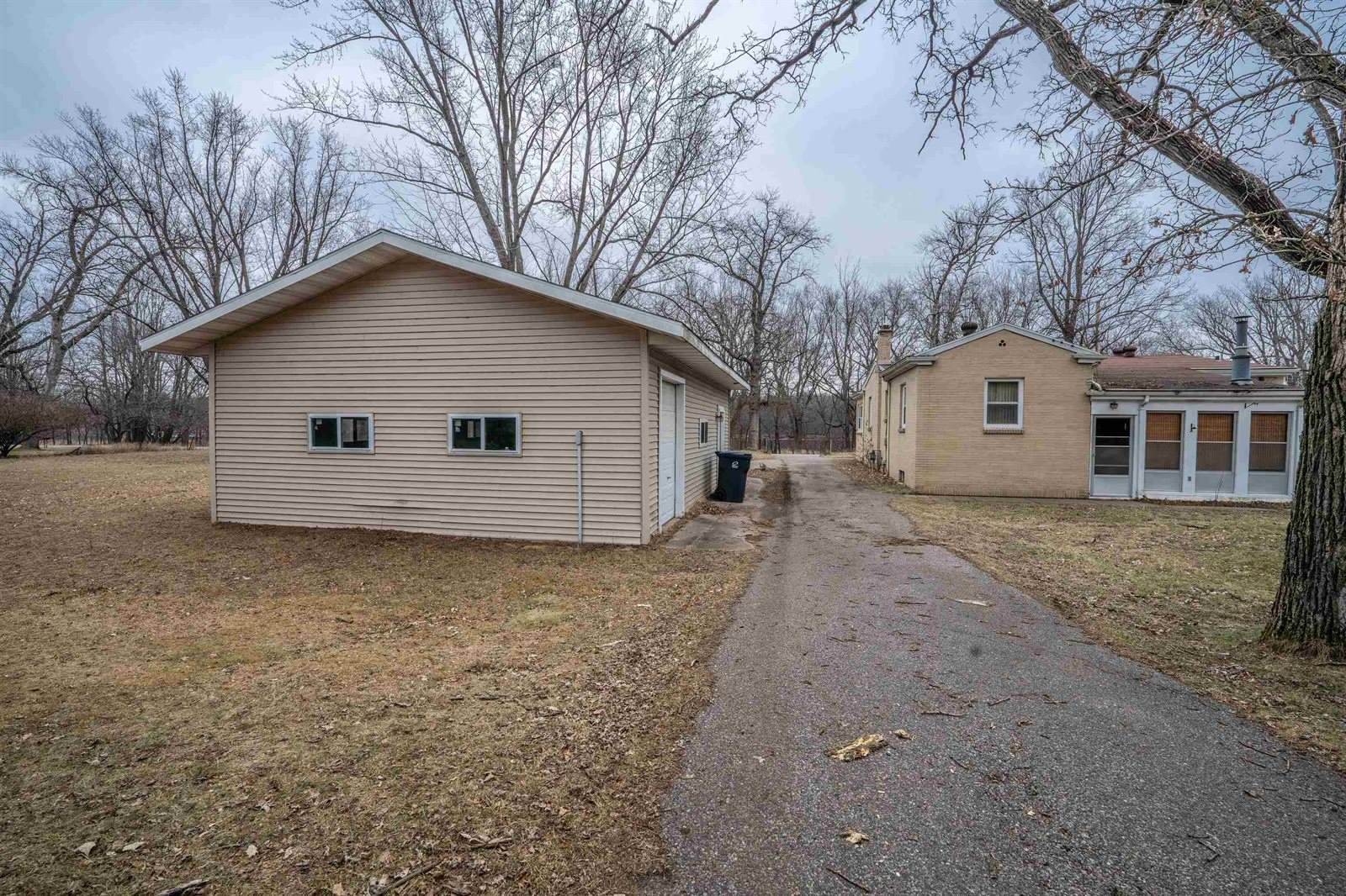 1050 Point Basse Avenue, Nekoosa, WI 54457