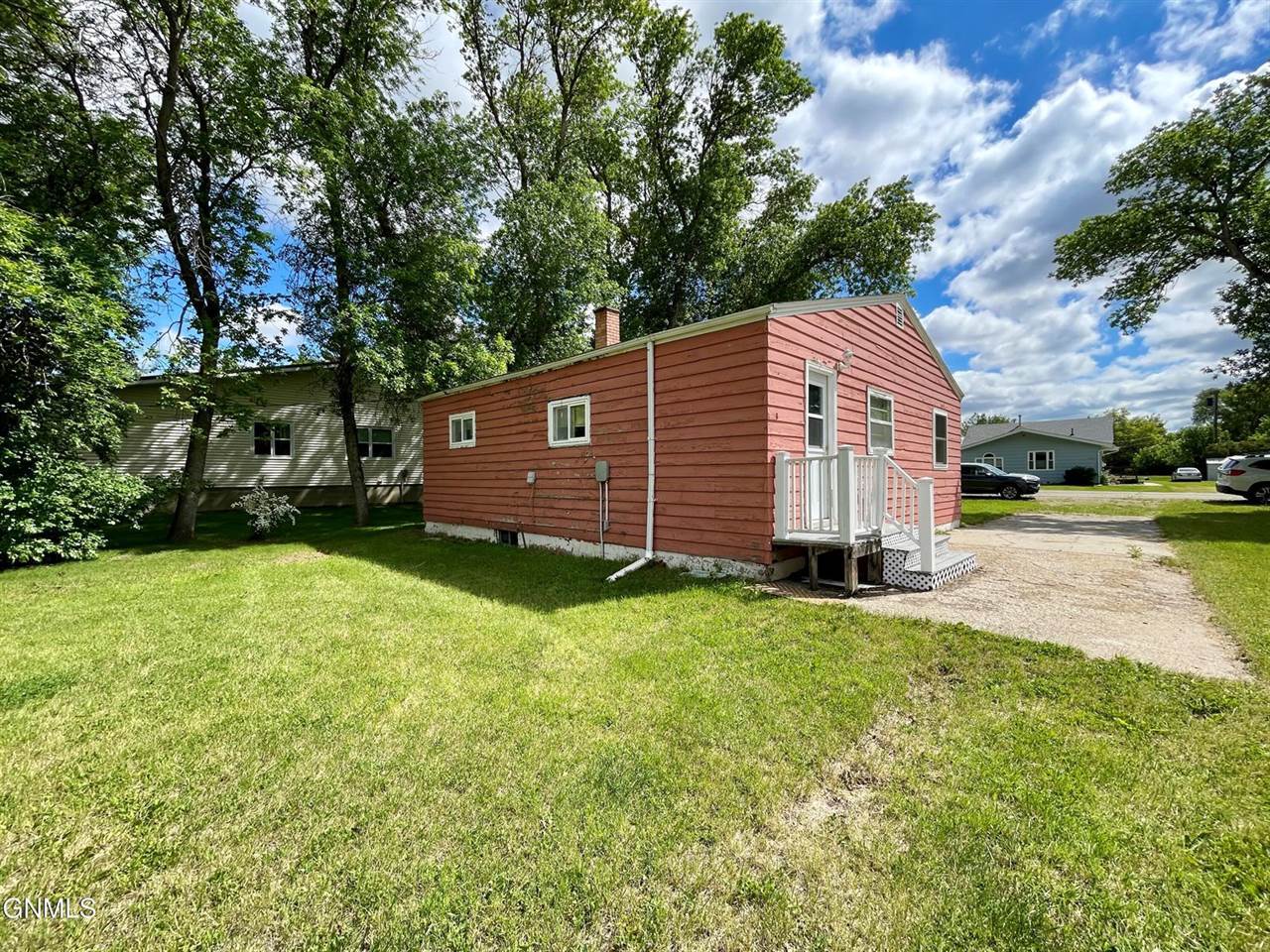 302 Grove Street, Lignite, ND 58752