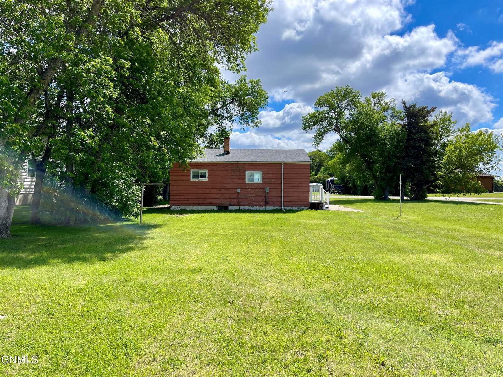 302 Grove Street, Lignite, ND 58752