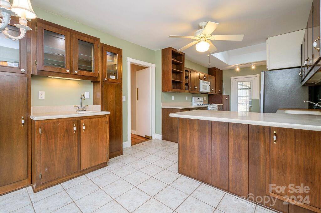 124 Sky Village Lane, Laurel Park, NC 28739