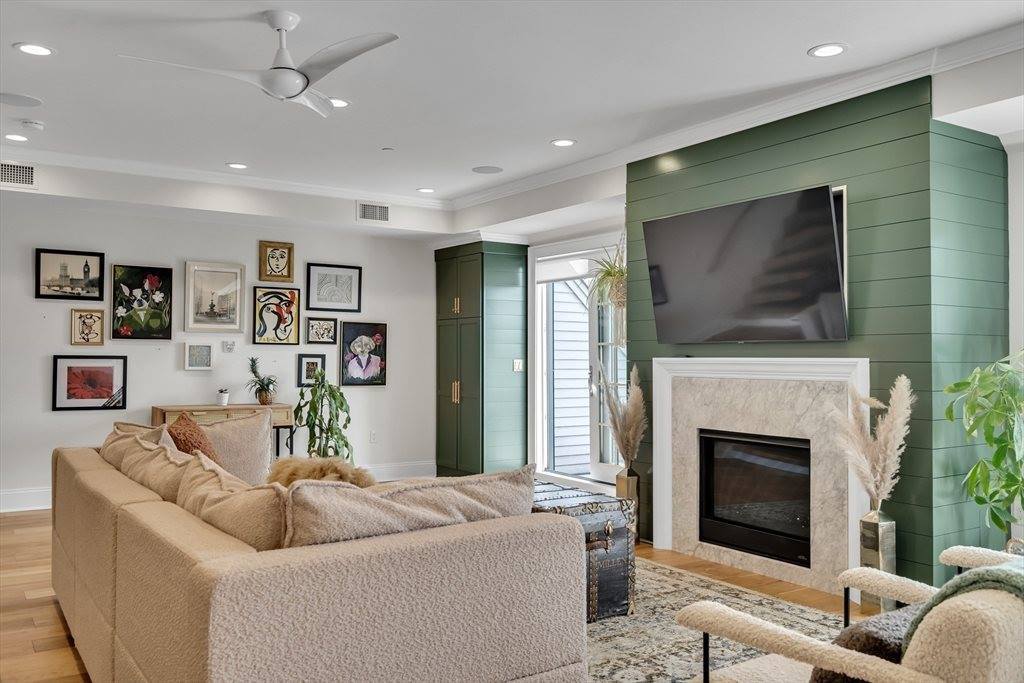 374-398 Bunker Hill St, Boston, MA 02129