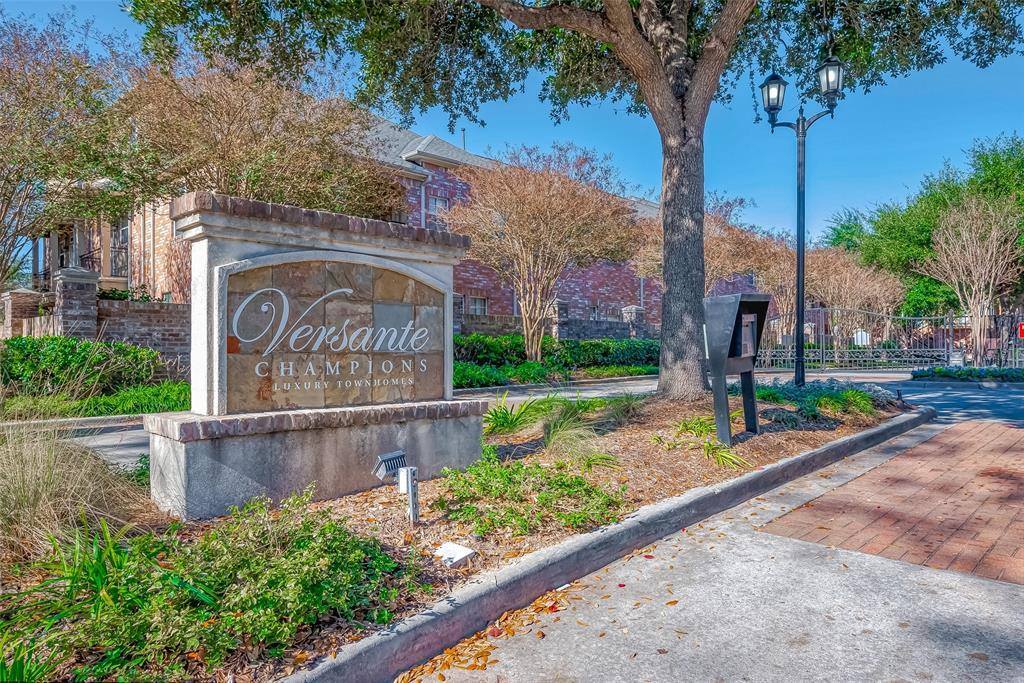 4 Versante Court, Houston, TX 77070