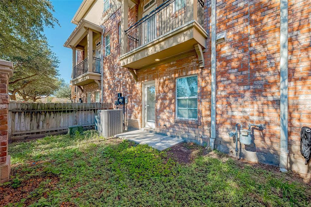 4 Versante Court, Houston, TX 77070