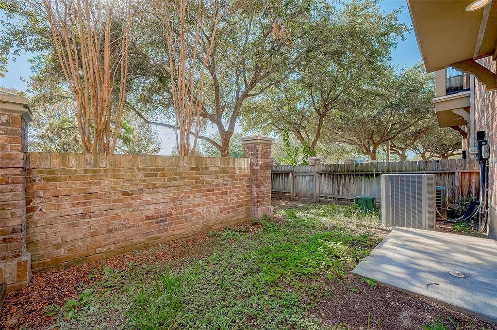 4 Versante Court, Houston, TX 77070