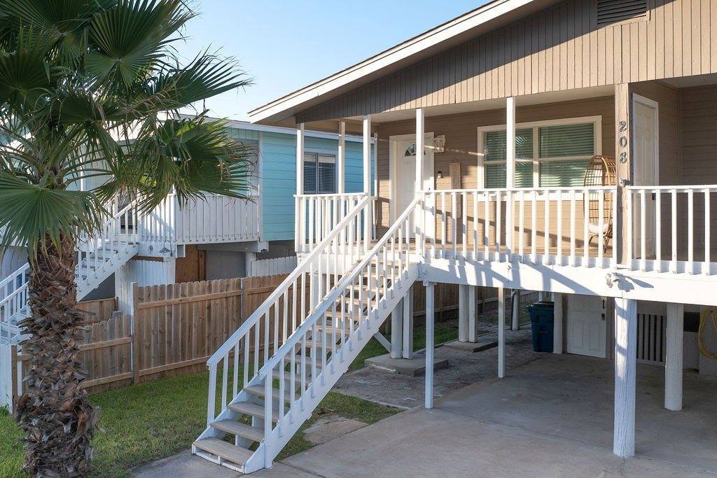 208 West Gardenia St, South Padre Island, TX 78597