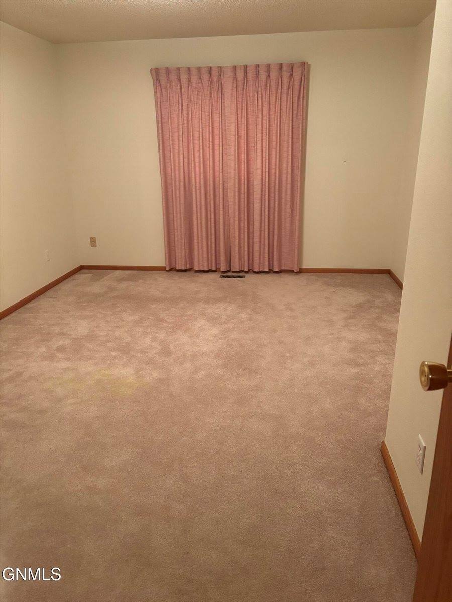 1801 15th Avenue West, Williston, ND 58801