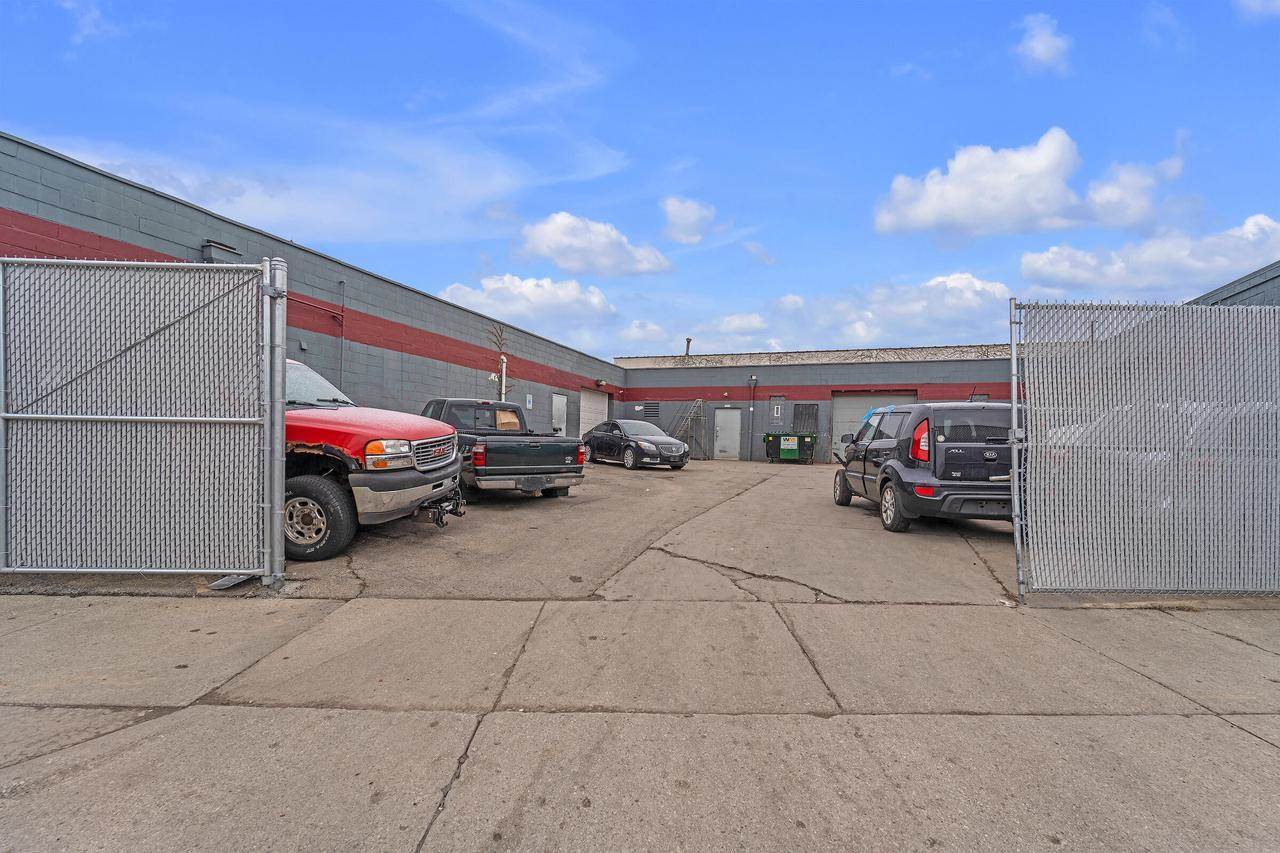 5225 W Electric AVENUE, West Allis, WI 53219