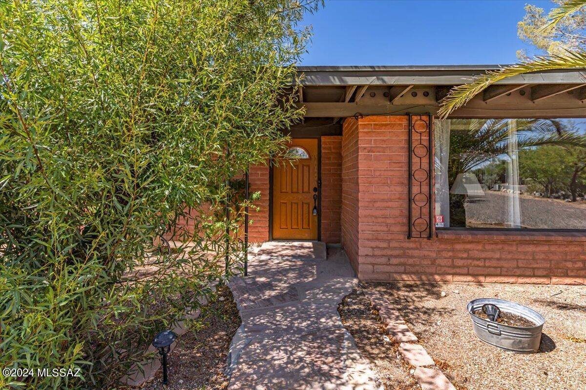 612 West Placita De La Poza, Tucson, AZ 85704