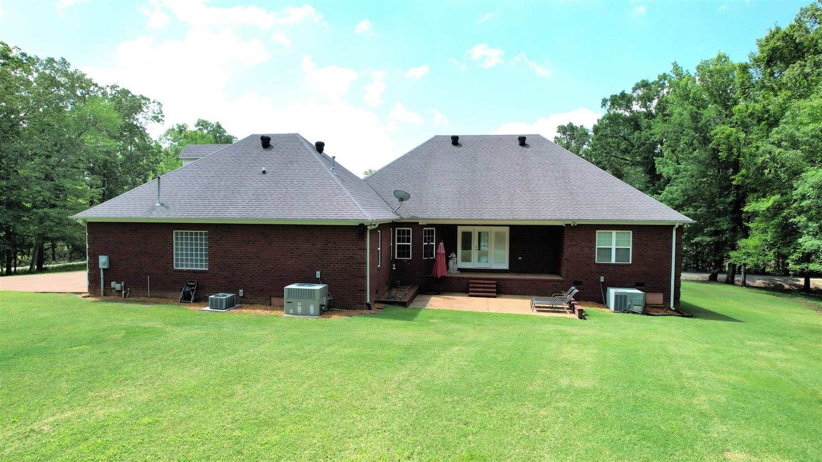 165 Hunters Glen Lane, Henderson, TN 38340