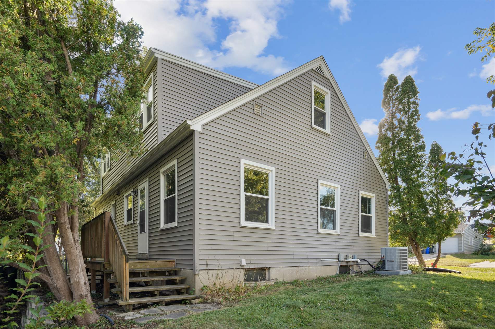 1100 30th SE, Cedar Rapids, IA 52403