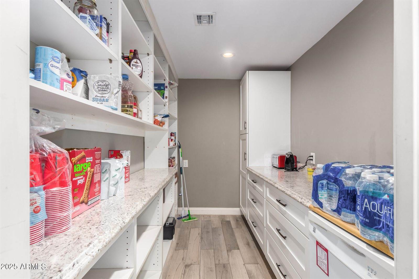 713 West Harwell Road, Phoenix, AZ 85041