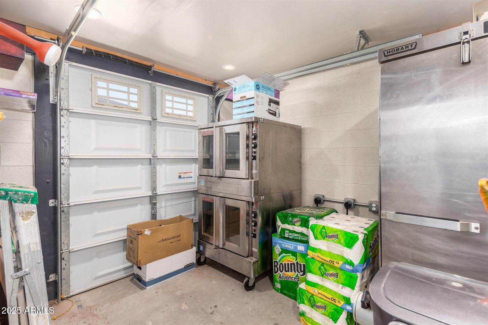 713 West Harwell Road, Phoenix, AZ 85041