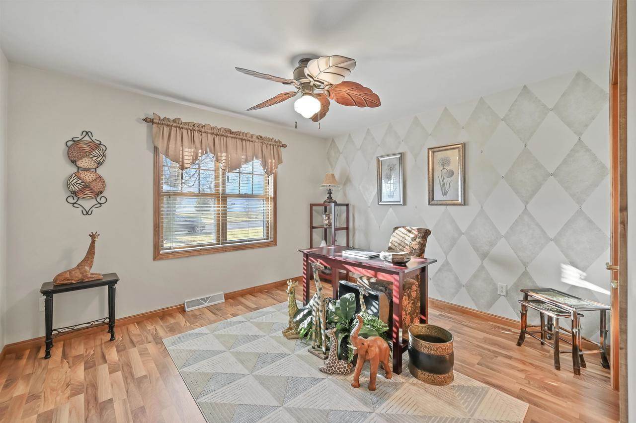 2061 Muirfield Way, New Franken, WI 54229