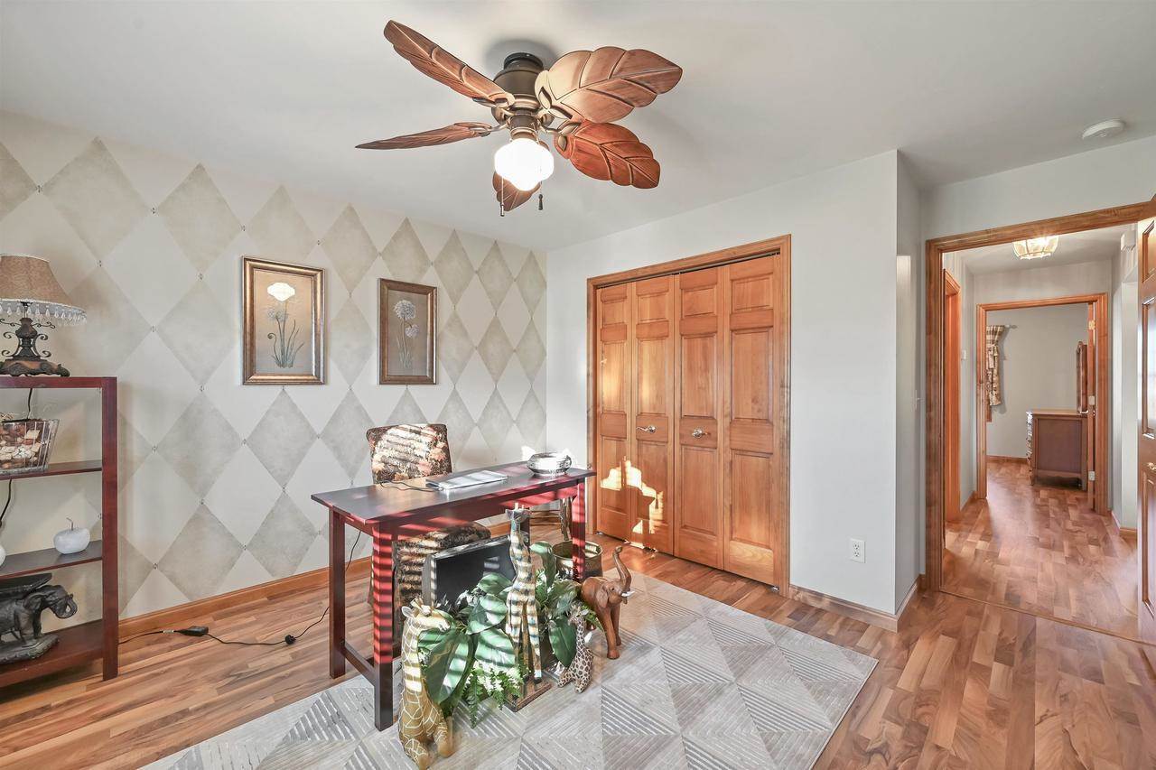 2061 Muirfield Way, New Franken, WI 54229