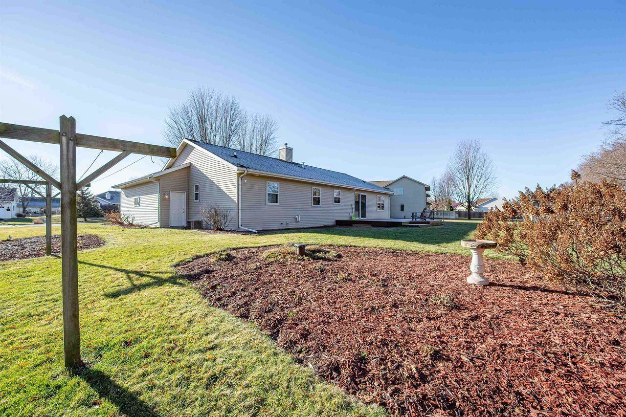 2061 Muirfield Way, New Franken, WI 54229