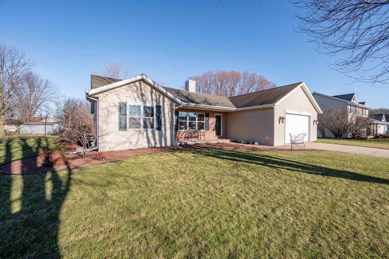 2061 Muirfield Way, New Franken, WI 54229
