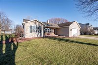 2061 Muirfield Way, New Franken, WI 54229
