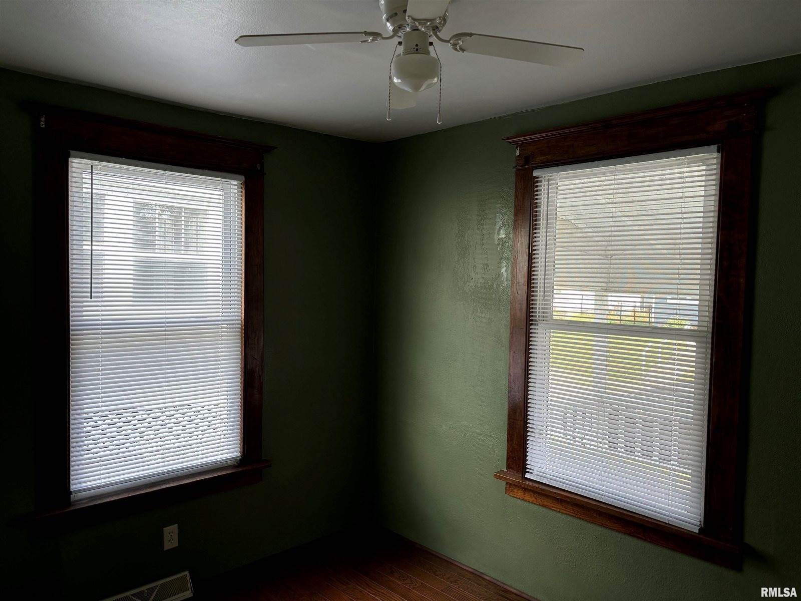 2402 Wilkes Avenue, Davenport, IA 52804