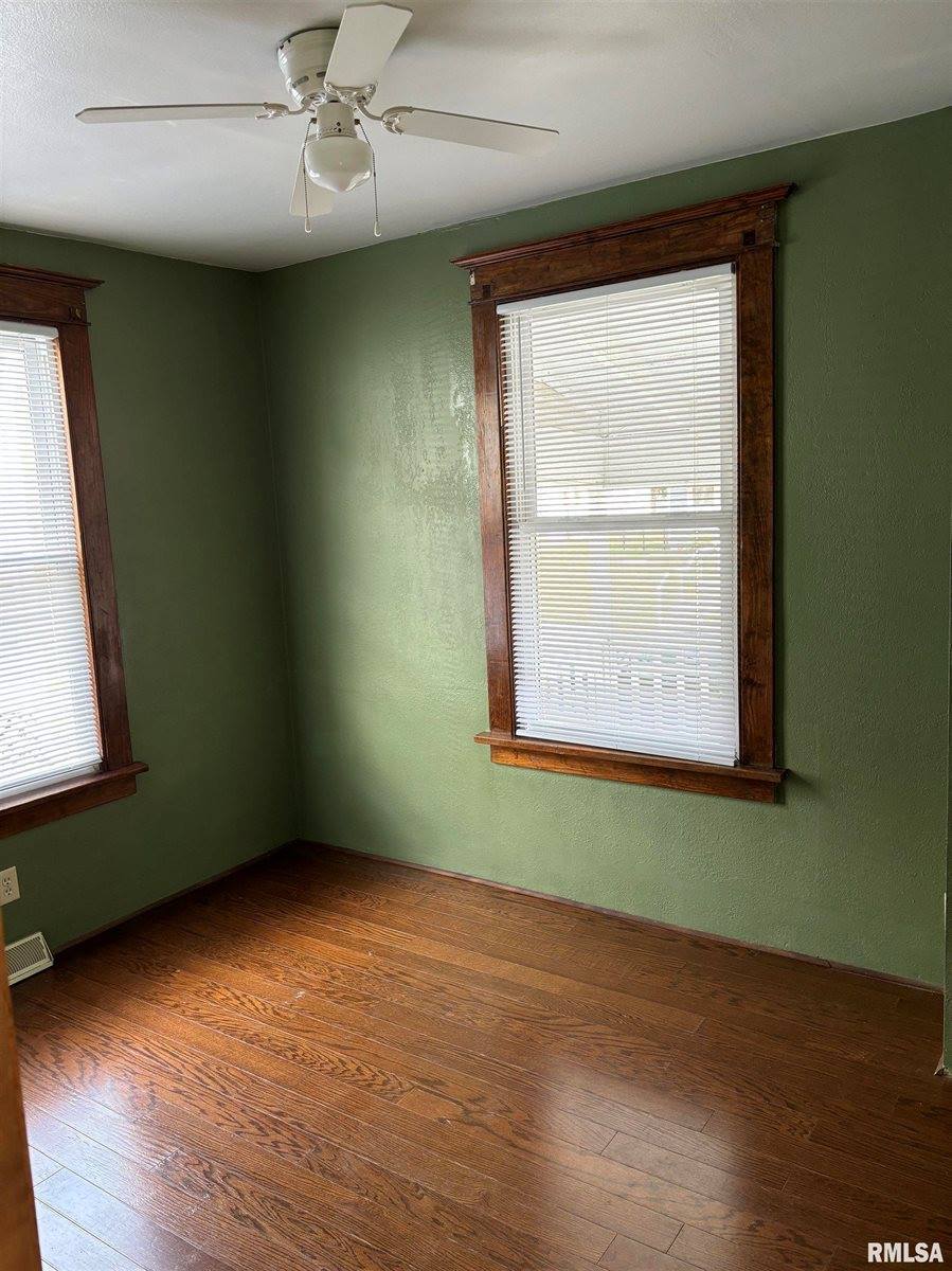 2402 Wilkes Avenue, Davenport, IA 52804