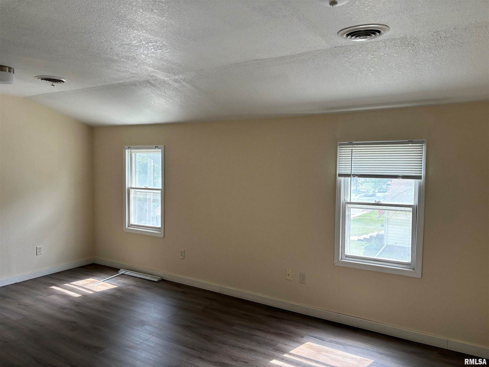 2402 Wilkes Avenue, Davenport, IA 52804