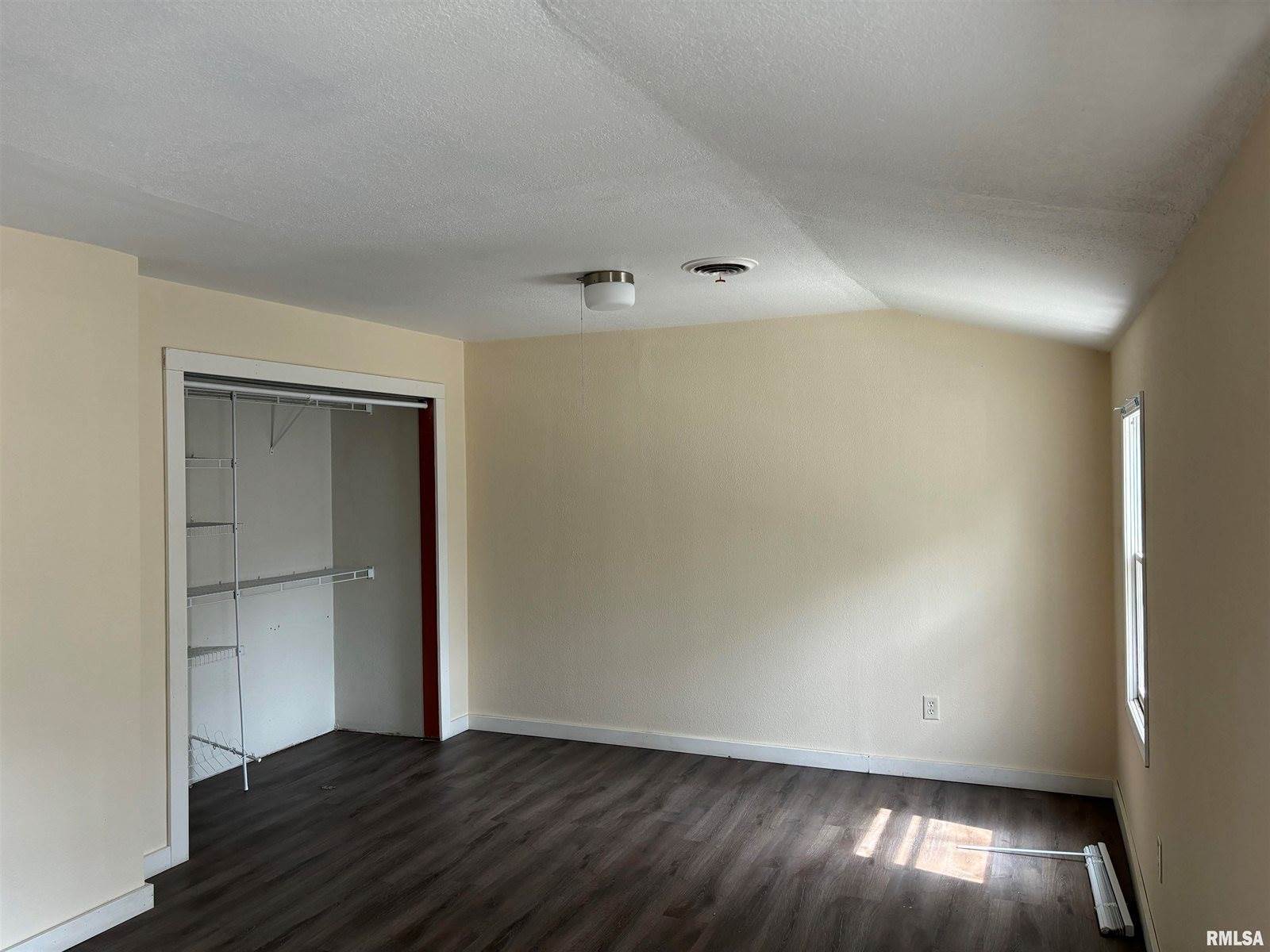 2402 Wilkes Avenue, Davenport, IA 52804