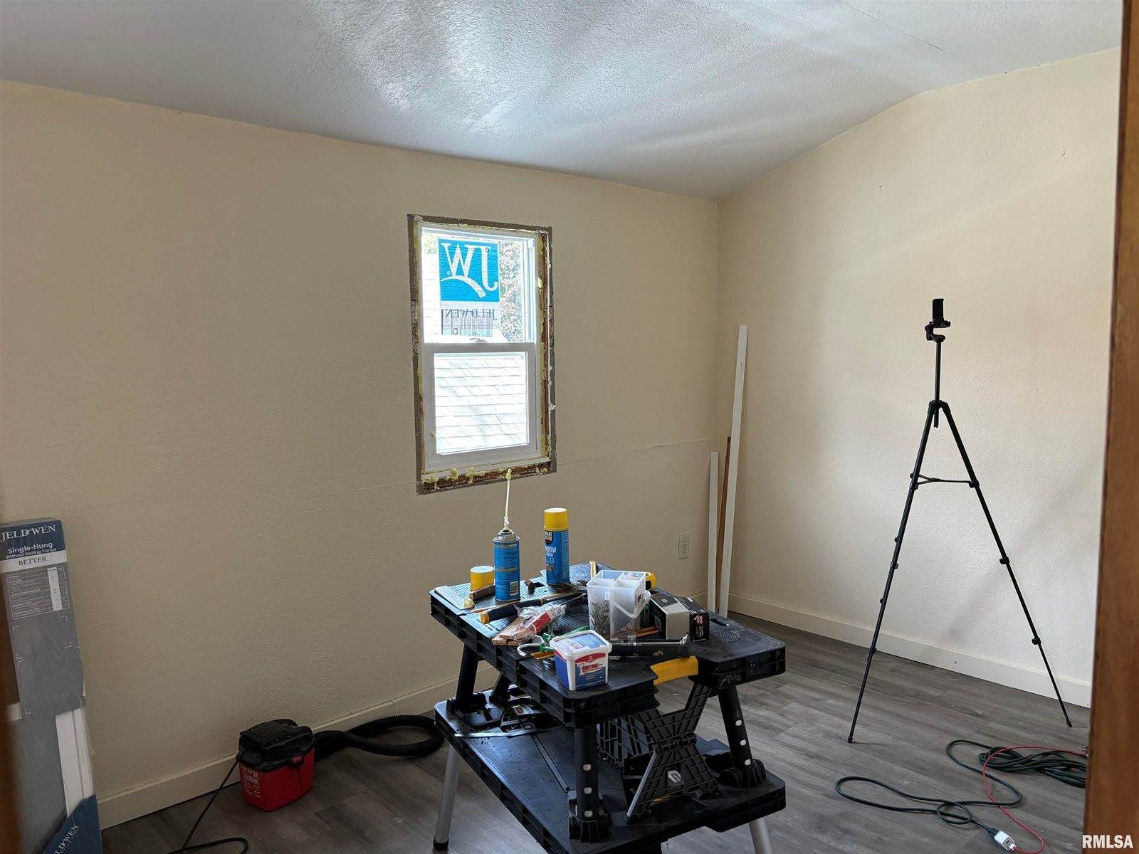 2402 Wilkes Avenue, Davenport, IA 52804