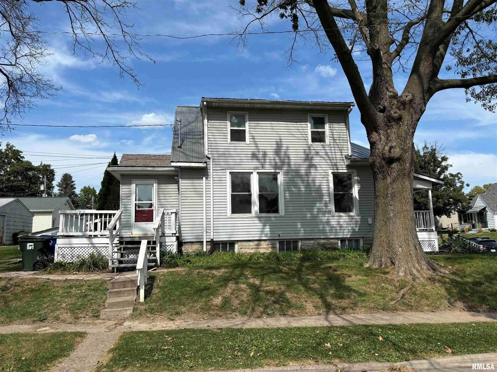 2402 Wilkes Avenue, Davenport, IA 52804