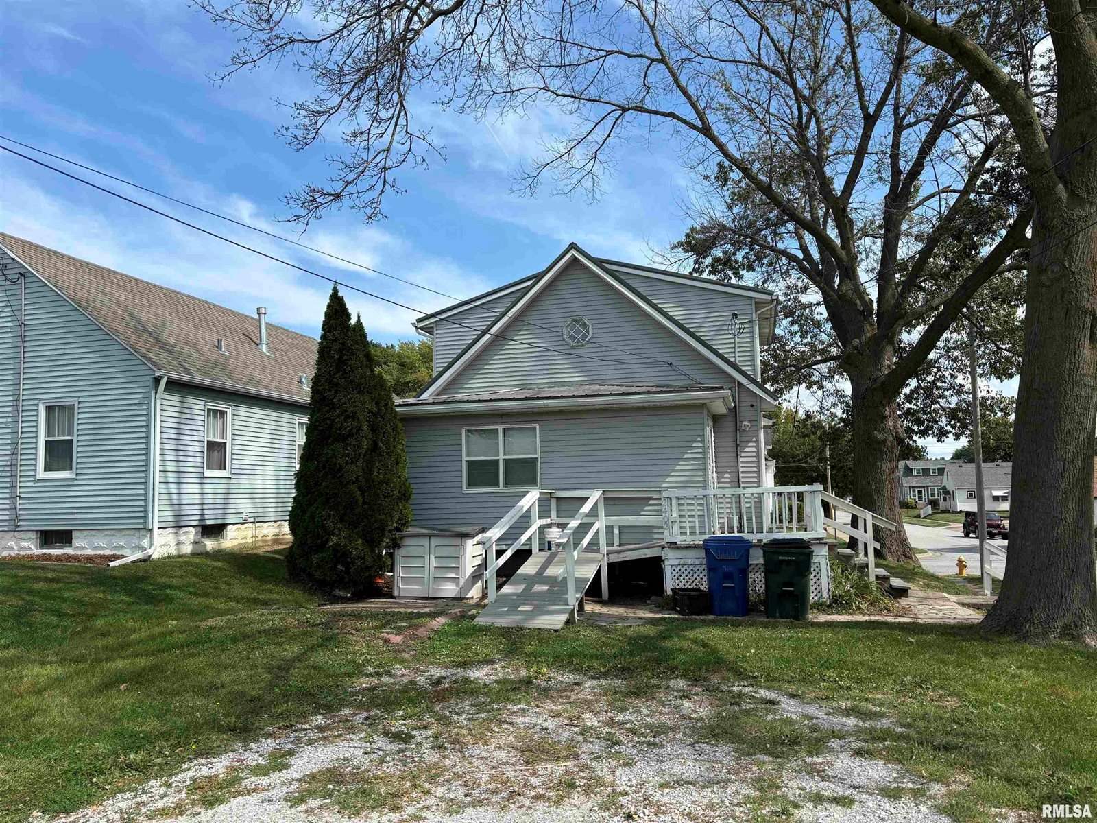 2402 Wilkes Avenue, Davenport, IA 52804