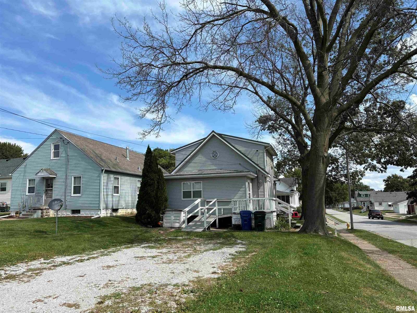 2402 Wilkes Avenue, Davenport, IA 52804