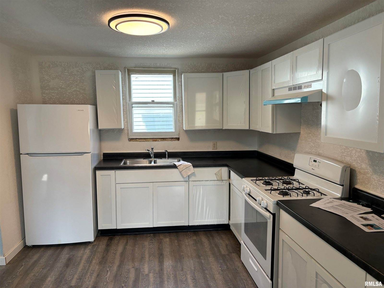 2402 Wilkes Avenue, Davenport, IA 52804