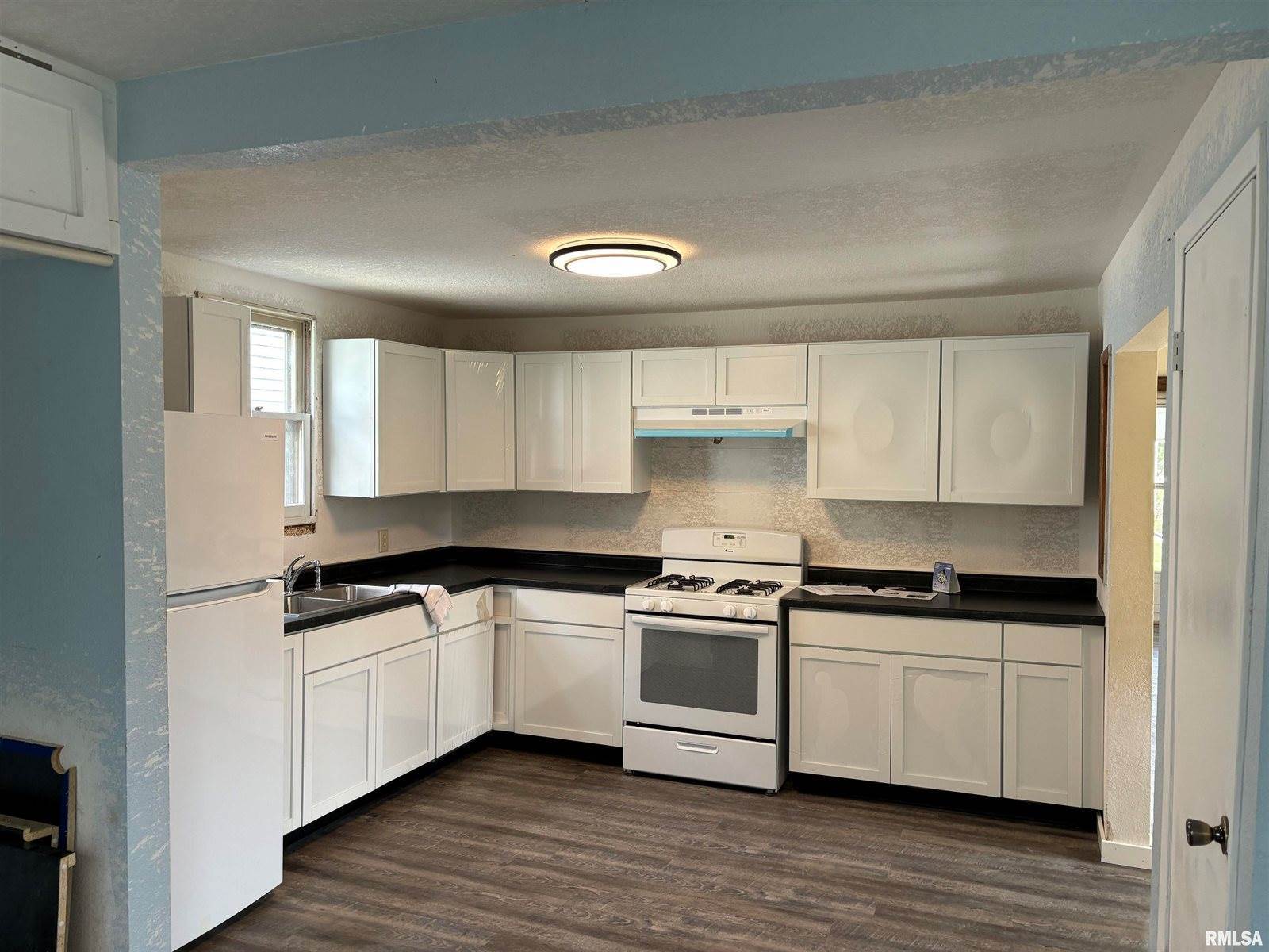 2402 Wilkes Avenue, Davenport, IA 52804