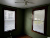 2402 Wilkes Avenue, Davenport, IA 52804