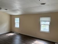 2402 Wilkes Avenue, Davenport, IA 52804