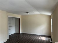 2402 Wilkes Avenue, Davenport, IA 52804