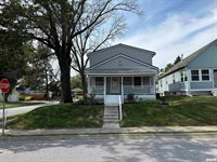 2402 Wilkes Avenue, Davenport, IA 52804