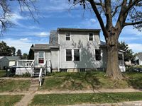 2402 Wilkes Avenue, Davenport, IA 52804