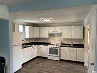 2402 Wilkes Avenue, Davenport, IA 52804