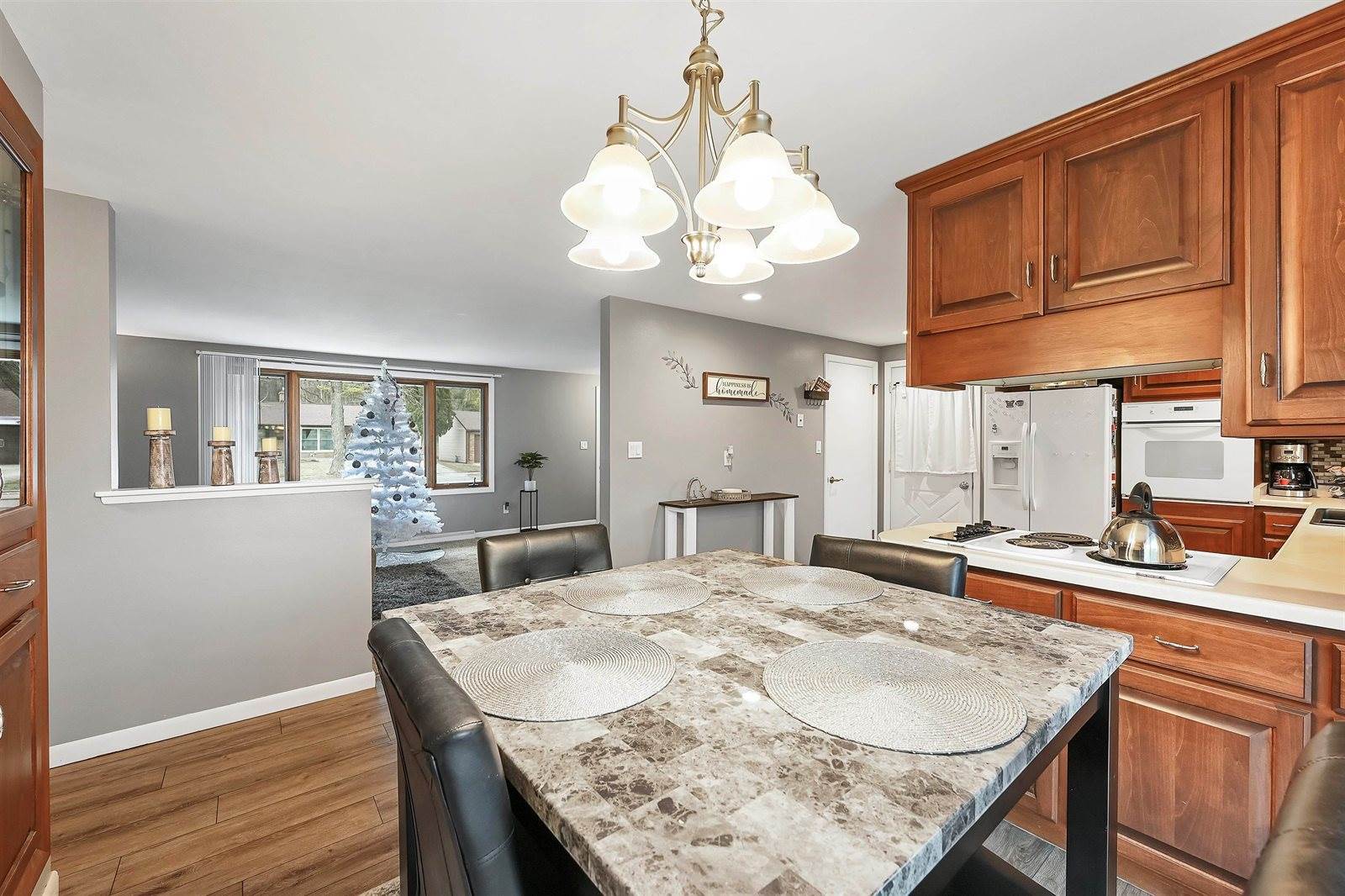 1242 Loch Drive, Green Bay, WI 54304