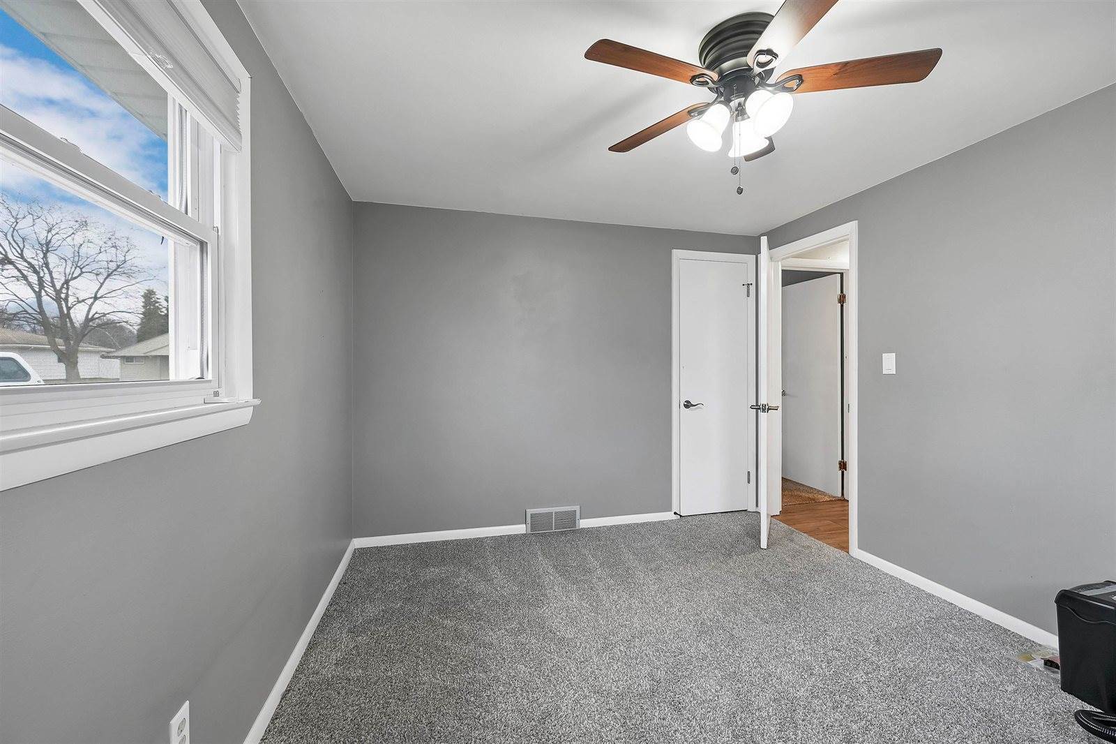 1242 Loch Drive, Green Bay, WI 54304