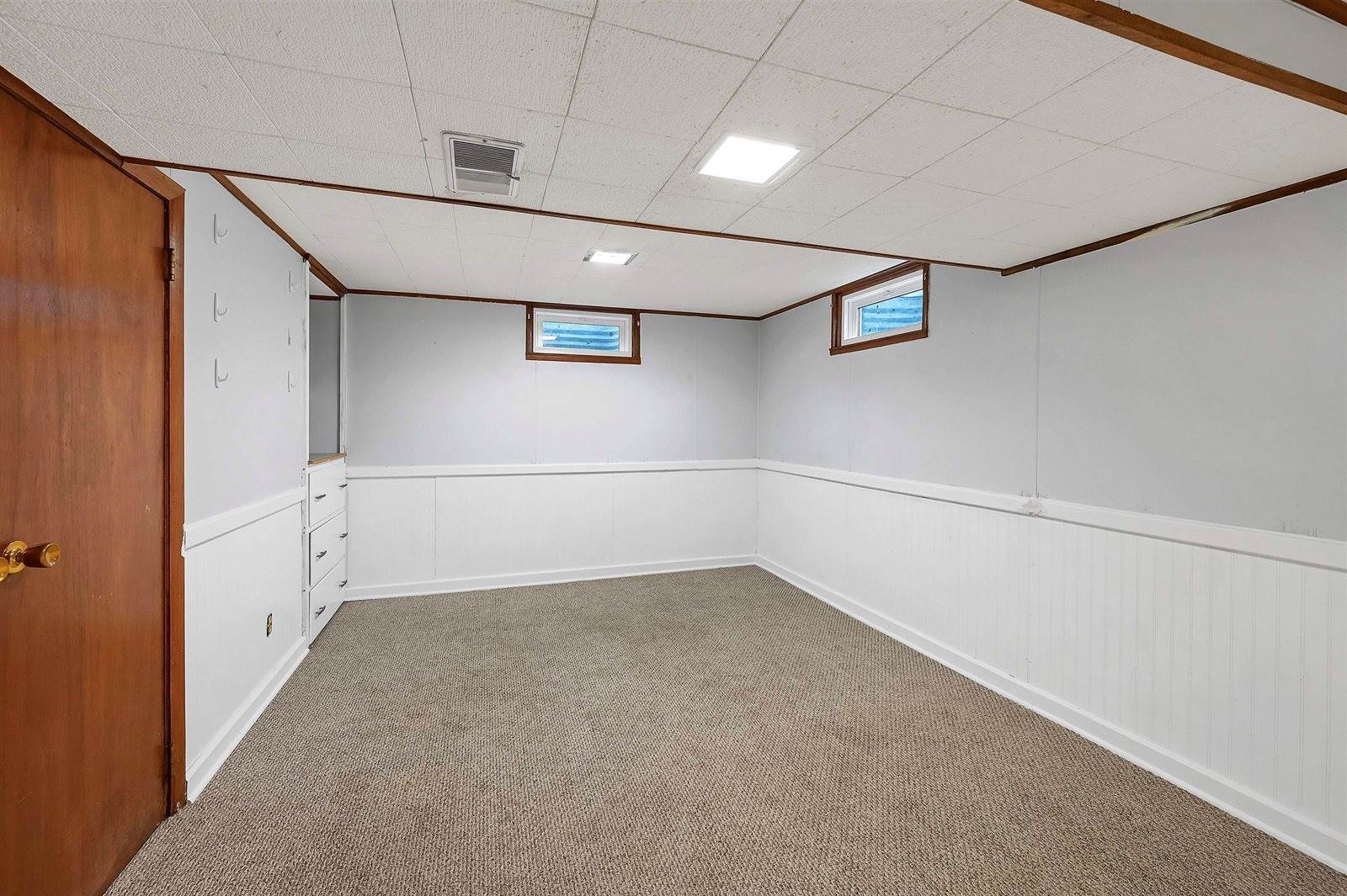 1242 Loch Drive, Green Bay, WI 54304