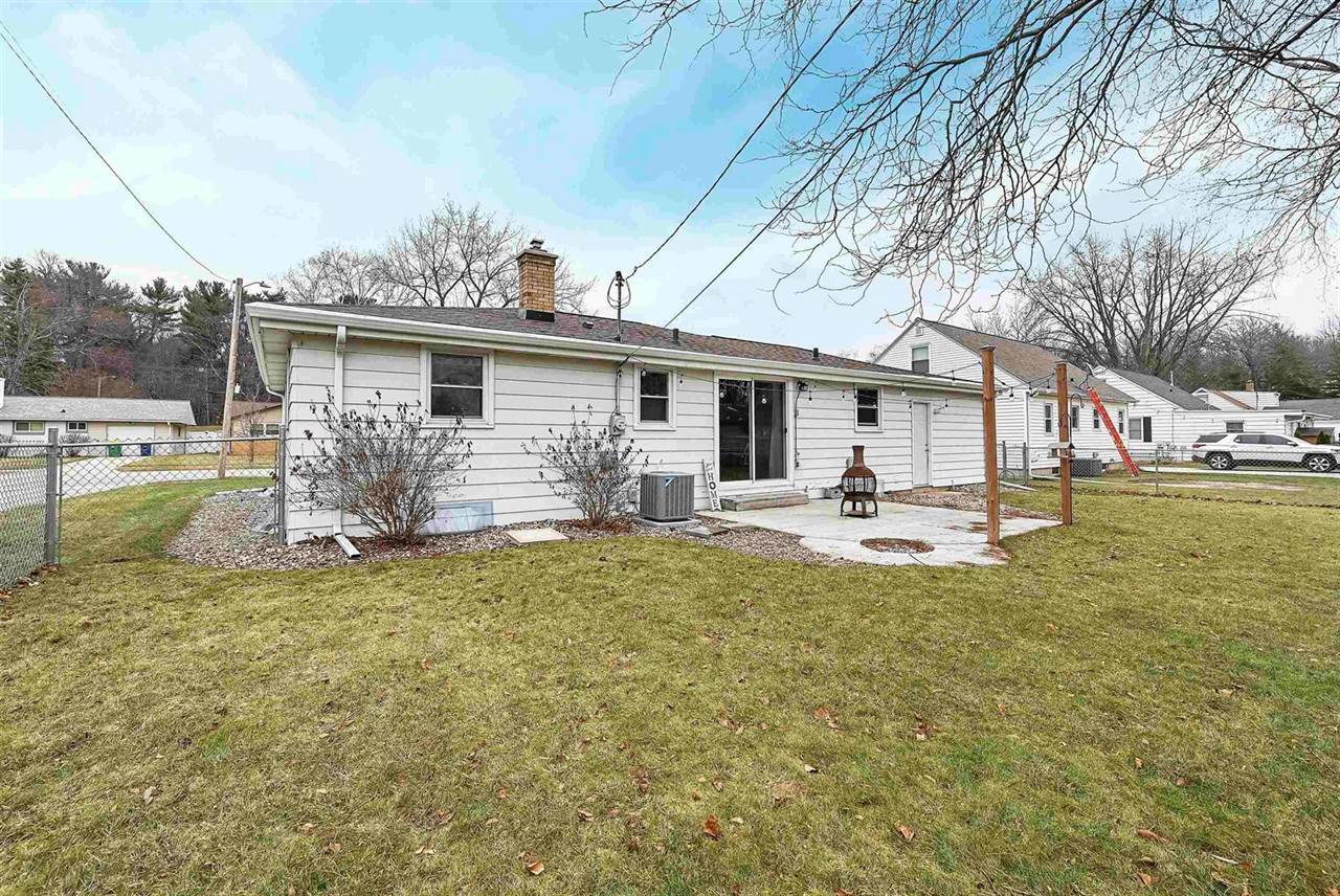 1242 Loch Drive, Green Bay, WI 54304