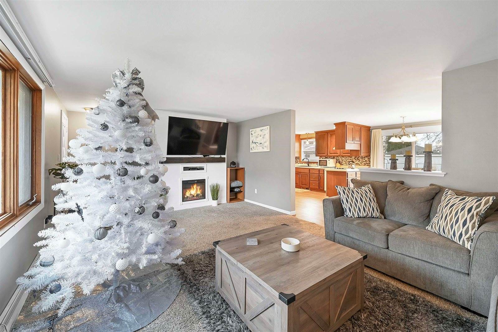 1242 Loch Drive, Green Bay, WI 54304