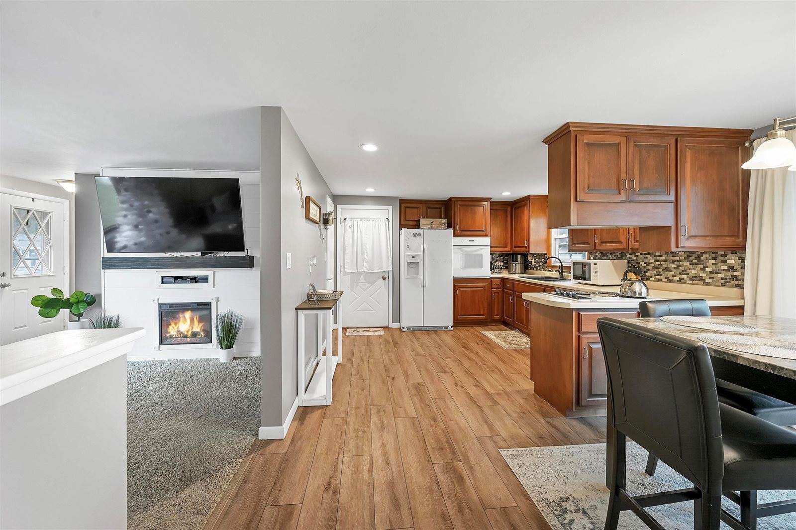 1242 Loch Drive, Green Bay, WI 54304