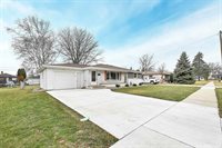 1242 Loch Drive, Green Bay, WI 54304
