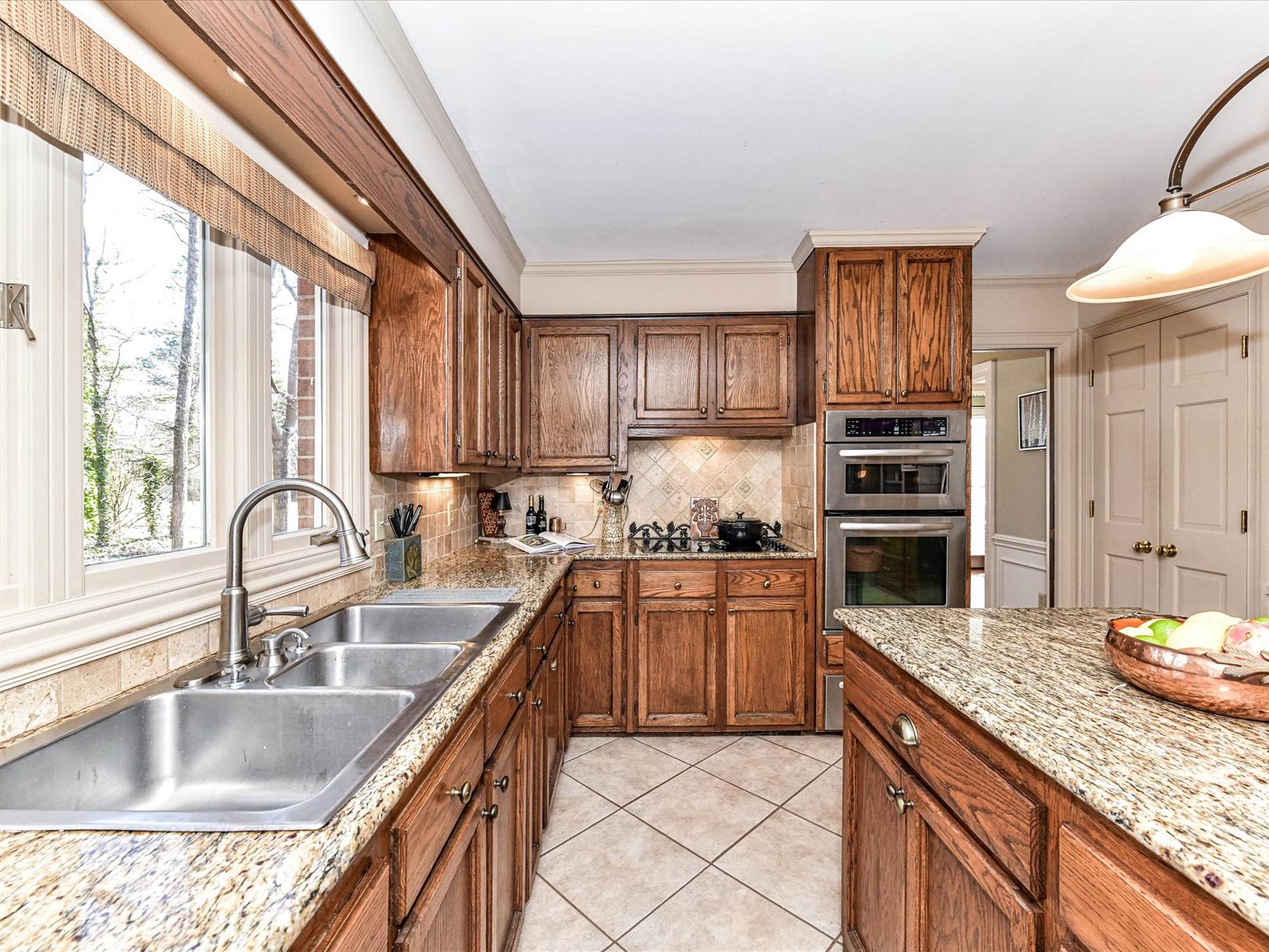 4511 Twin Oaks Place, Charlotte, NC 28212