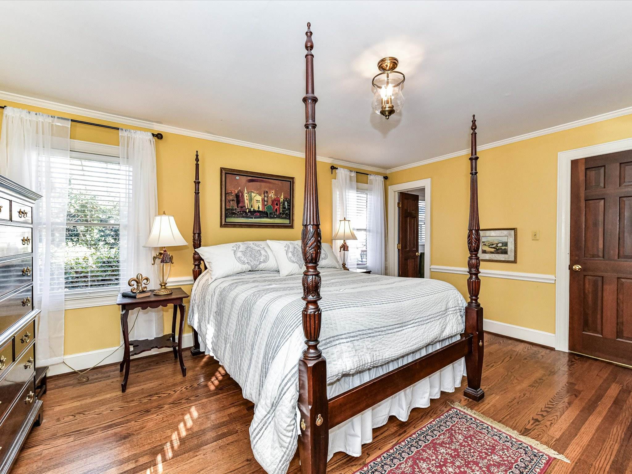 4511 Twin Oaks Place, Charlotte, NC 28212