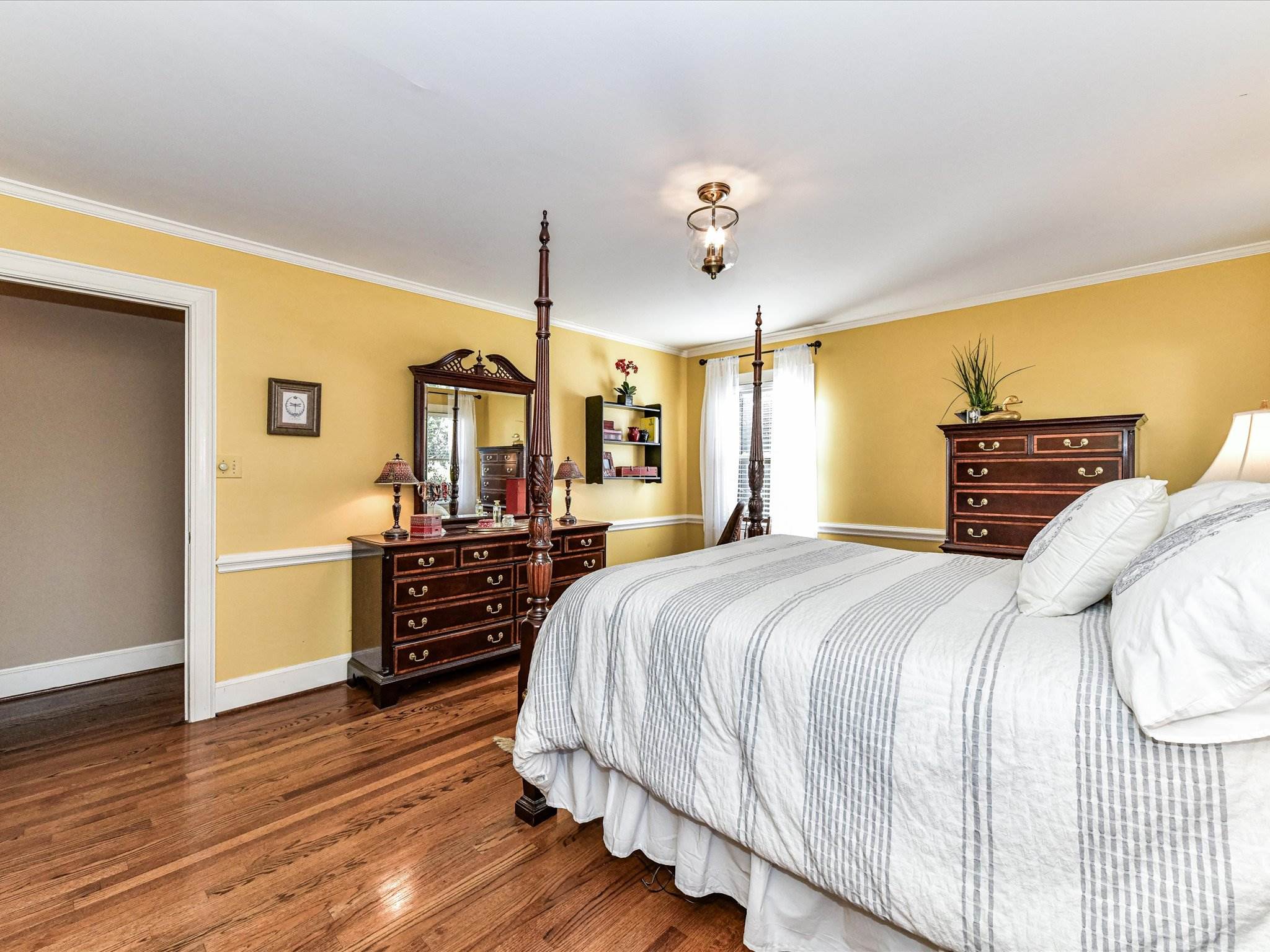 4511 Twin Oaks Place, Charlotte, NC 28212