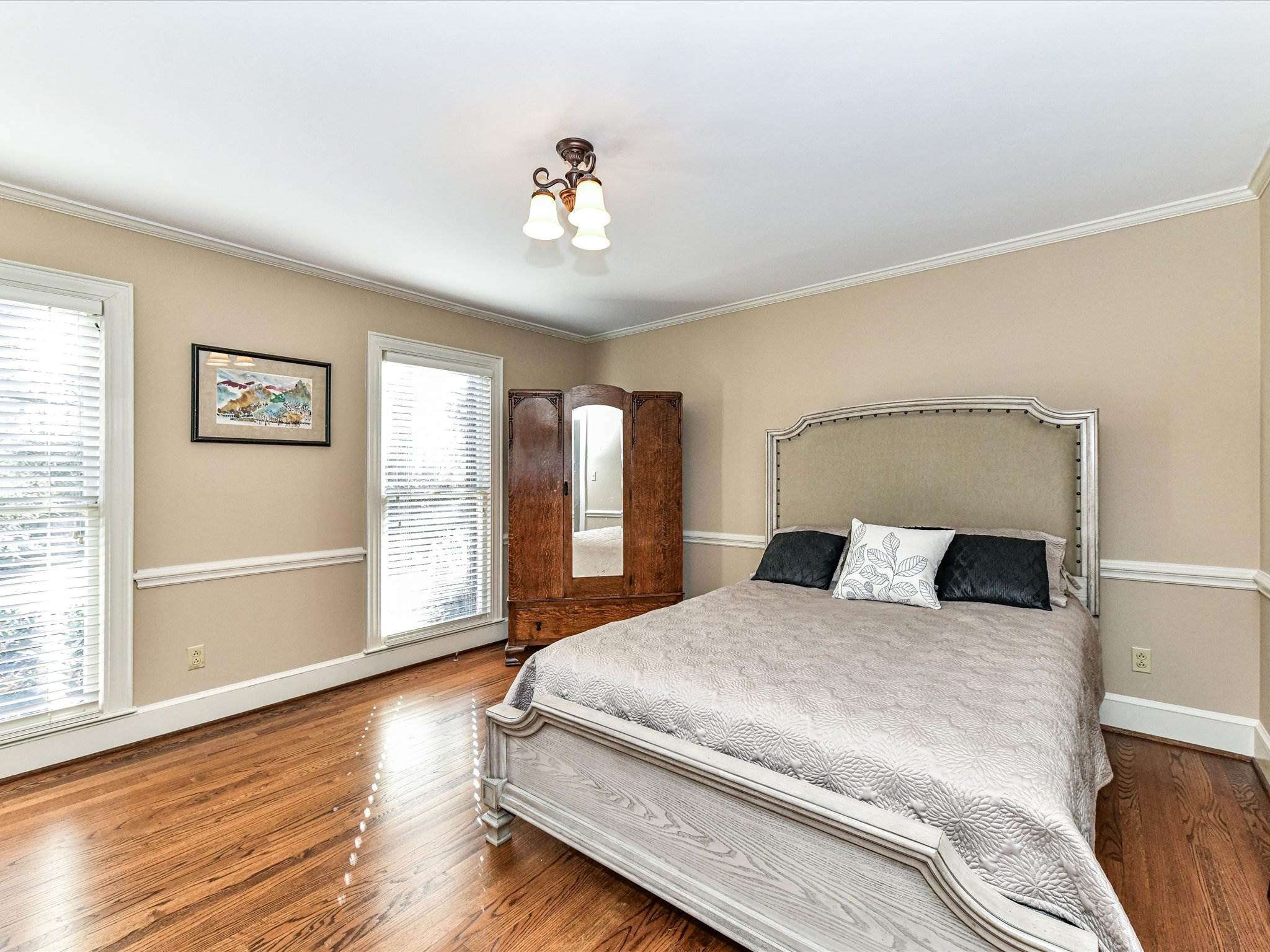 4511 Twin Oaks Place, Charlotte, NC 28212