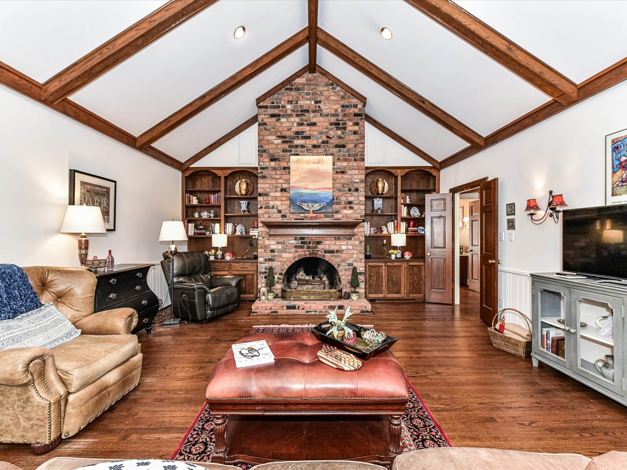 4511 Twin Oaks Place, Charlotte, NC 28212